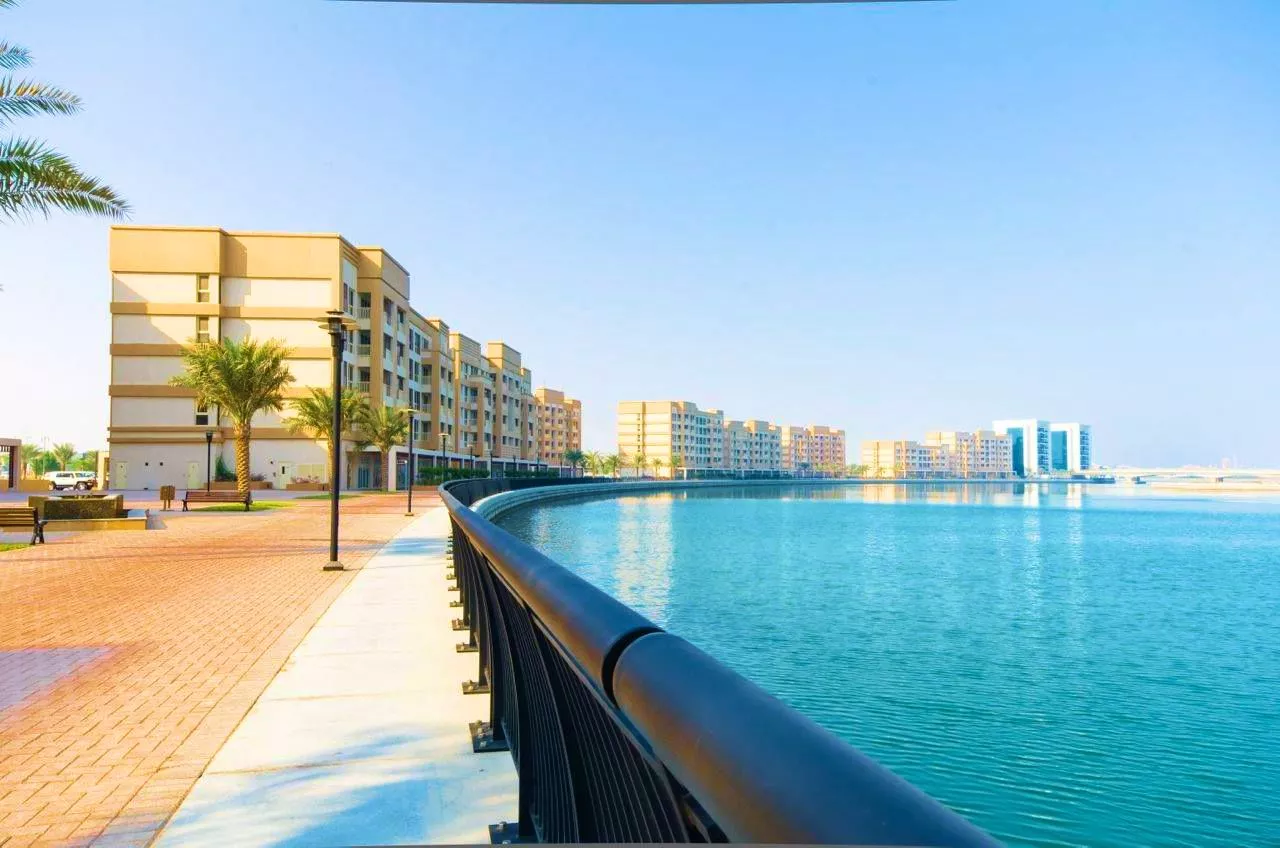 Nearby Attractions and Facilities