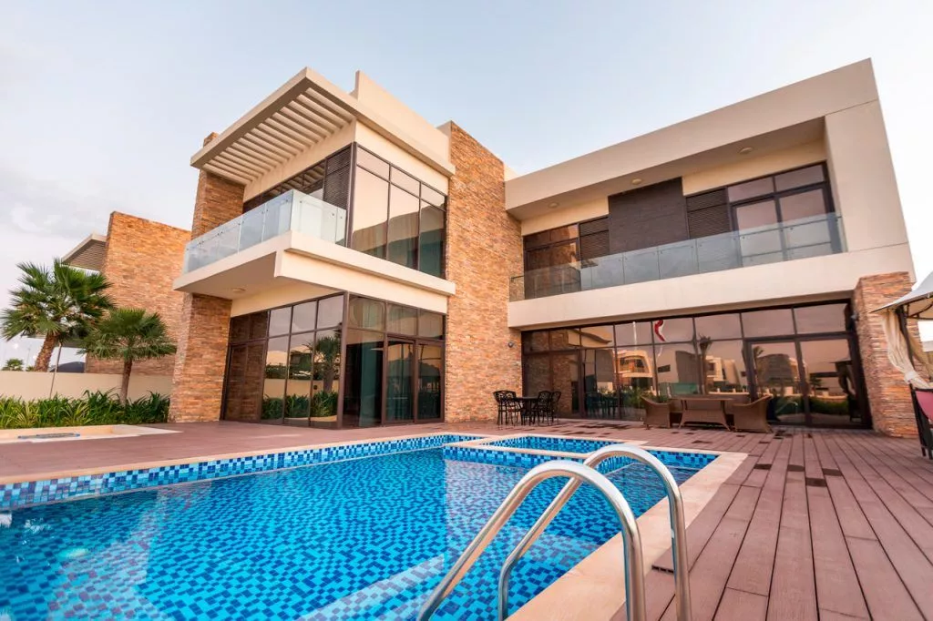 About Emirates Hills