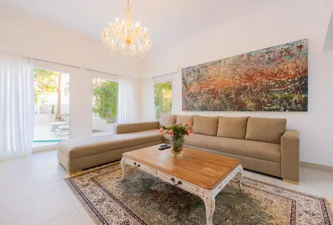 Villa in Meadows 9 — 装修与家具 — 带家具的 — feature | Profound Properties, Dubai