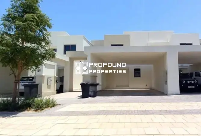 Hayat Townhouses — 市镇广场 | Profound Properties, Dubai