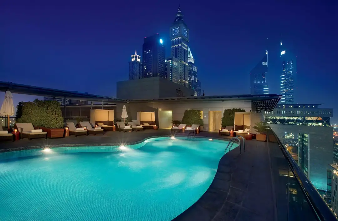 The Ritz-Carlton, Dubai International Financial Centre — Piscines — Piscine extérieure — amenity | Profound Properties, Dubai