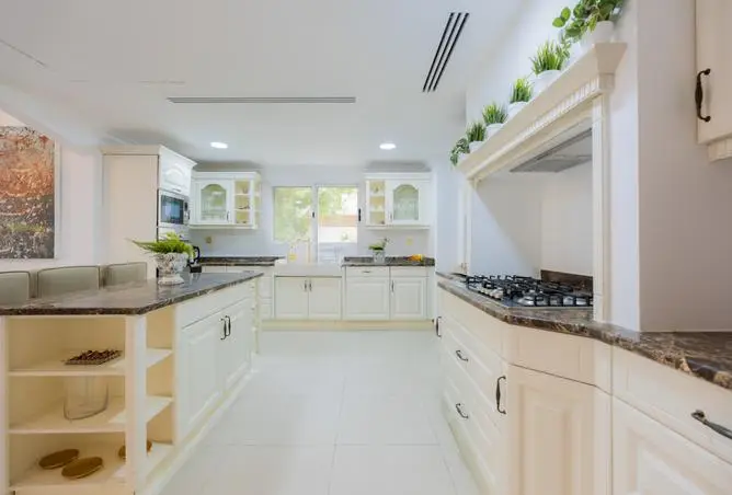 Villa in Meadows 9 — 必须有 — 关闭的厨房 — feature | Profound Properties, Dubai