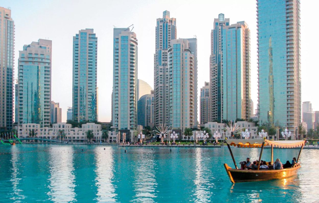 Experience Dubai Marina Living at The Marina Promenade