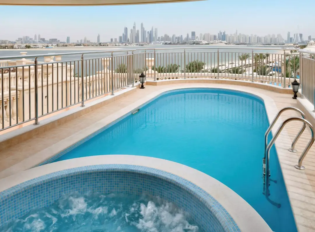 Рафлс Тхе Пальм Дубай — Бассейны — Открытый бассейн — amenity | Profound Properties, Dubai