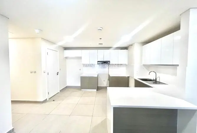 Al Andalus Tower F — Must Have — Closed Kitchen — feature | Profound Properties, Dubai