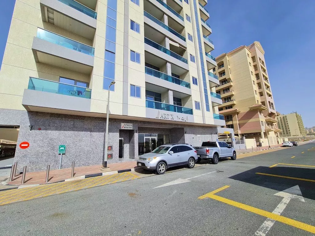 Prime Location and Abundant Amenities
