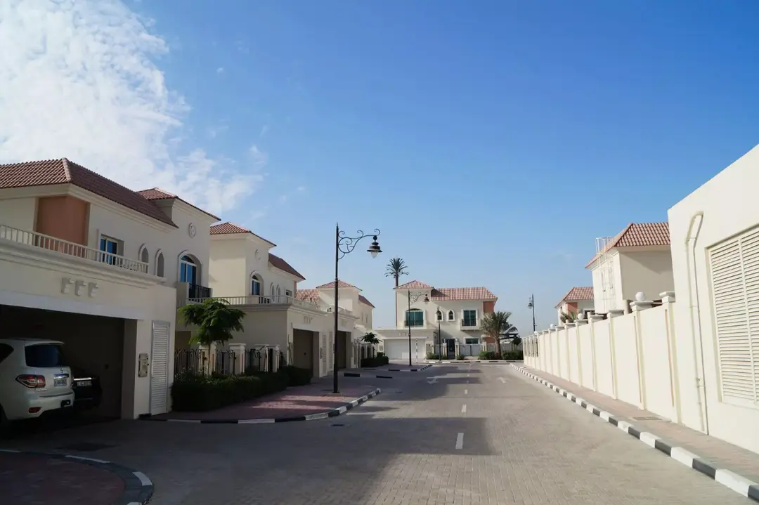 برايم فيلاز — مدينة دبي الرياضية | Profound Properties, Dubai
