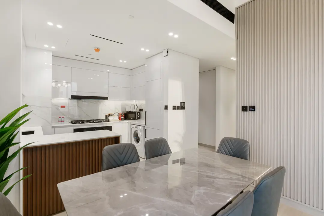 Stylish Furnished I Golf Course Views I Ready to Move In — 必须有 — 开放式厨房 — feature | Profound Properties, Dubai