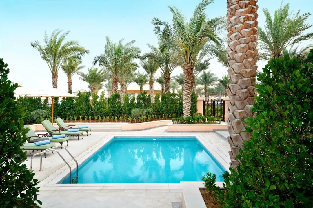 Рафлс Тхе Пальм Дубай — Бассейны — Открытый бассейн — amenity | Profound Properties, Dubai