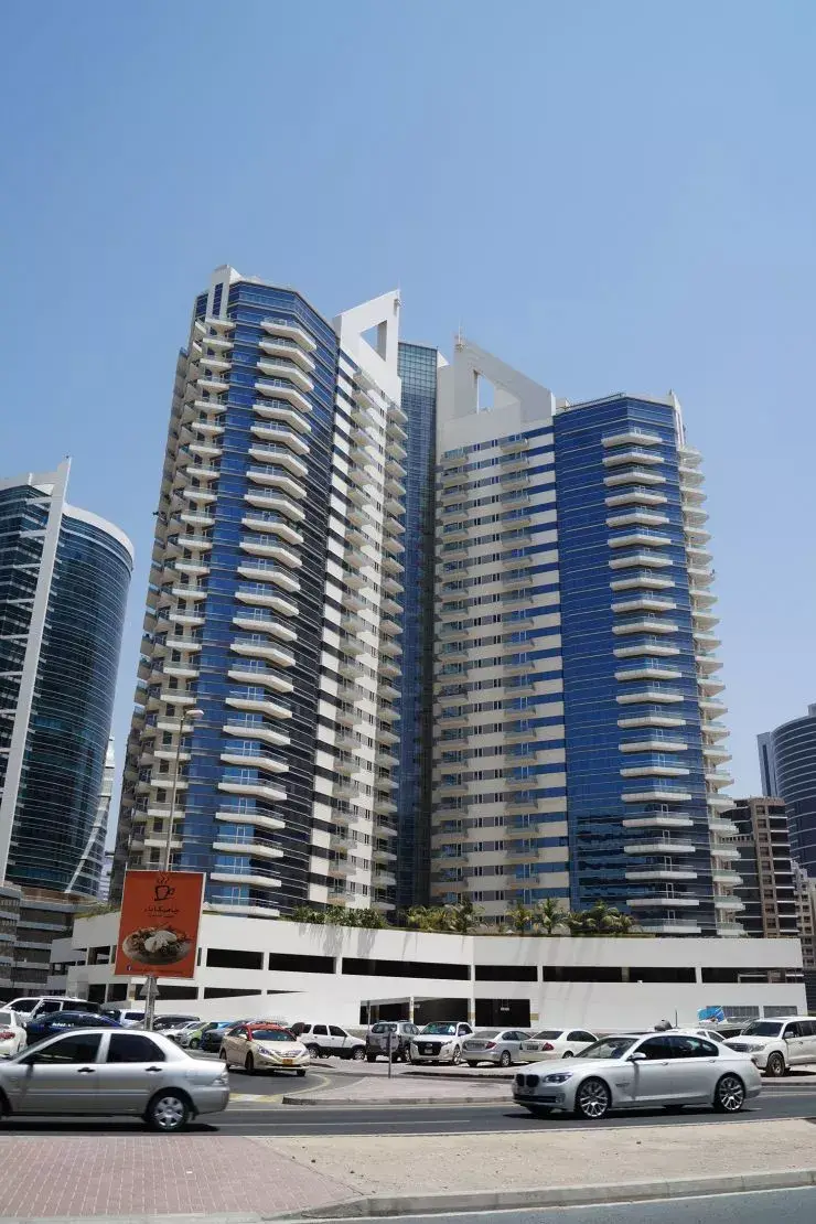 Experience Comfortable City Living at Barsha Heights Emirates Accommodation