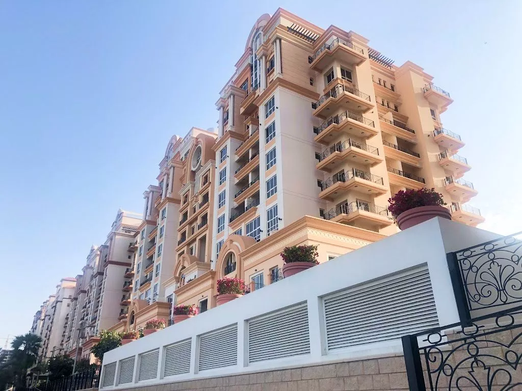 Experience Canal Residence West's Lifestyle