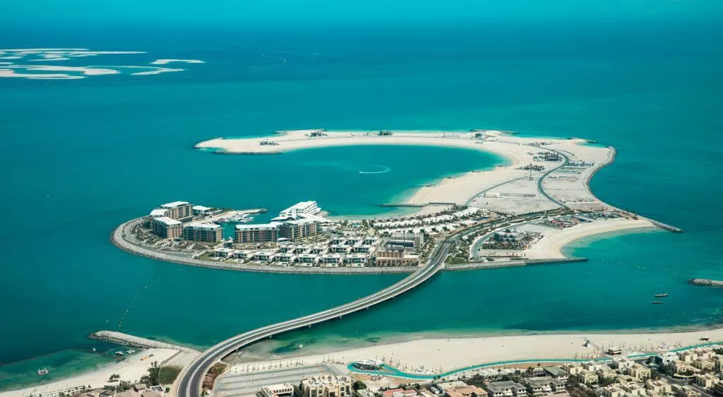 Island Paradise, Unrivaled Location