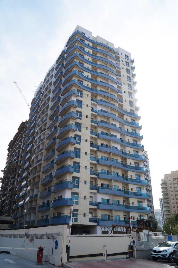 Zenith Tower A1: Modern Living in Dubai Sports City