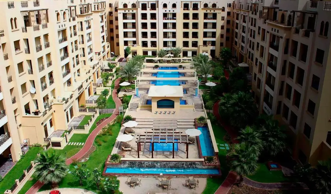 Der Platz — Schwimmbäder — Freibad — amenity | Profound Properties, Dubai