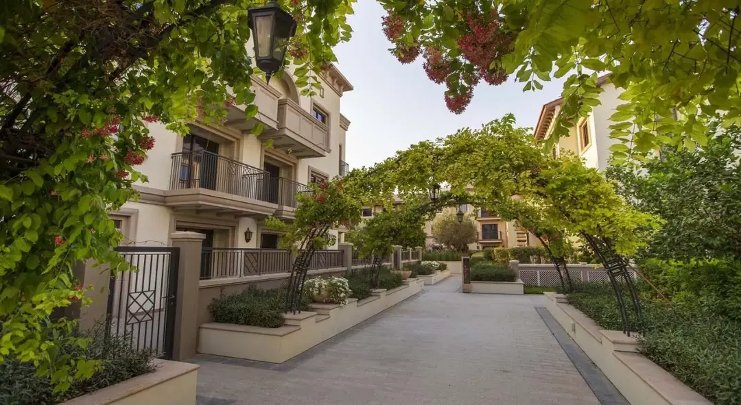 مدينة بدر — يجب أن يكون — شرفة — feature | Profound Properties, Dubai