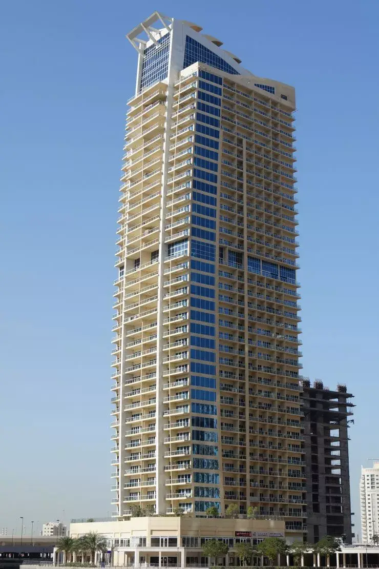 برج إطلالة البحيرة — يجب أن يكون — شرفة — feature | Profound Properties, Dubai