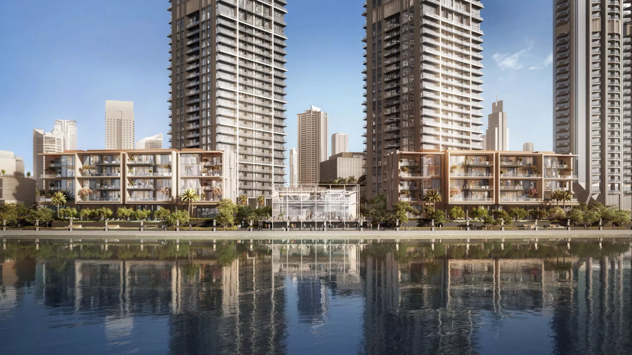 Peninsula Four, The Plaza