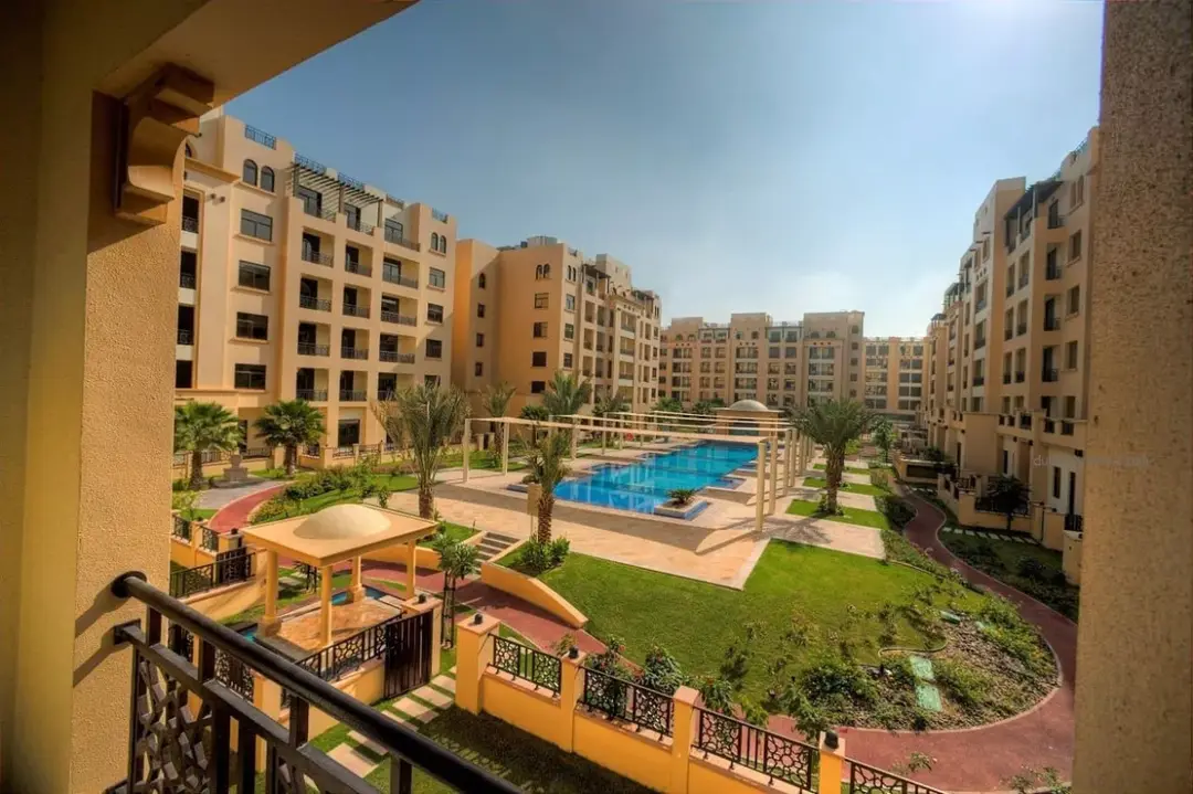 Der Platz — Schwimmbäder — Freibad — amenity | Profound Properties, Dubai