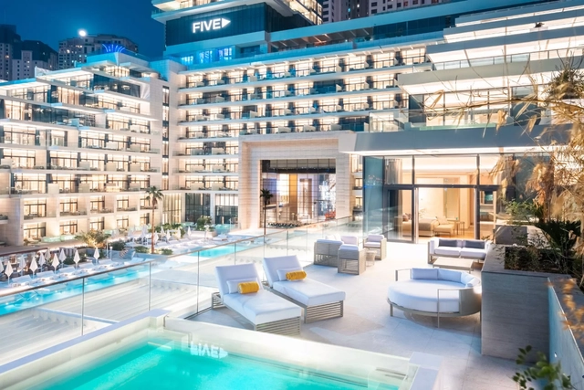 FIVE LUXE Hotel