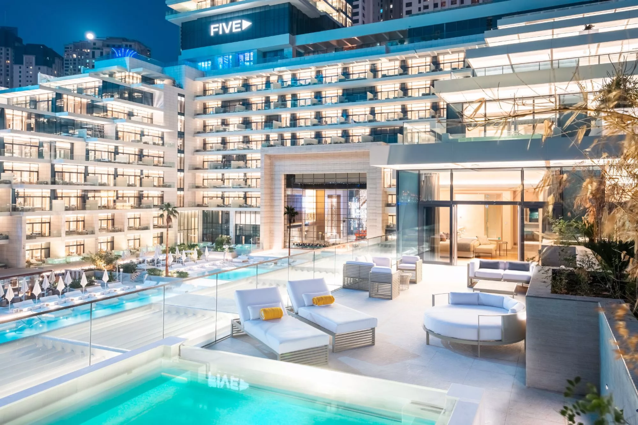 FIVE LUXE Hotel