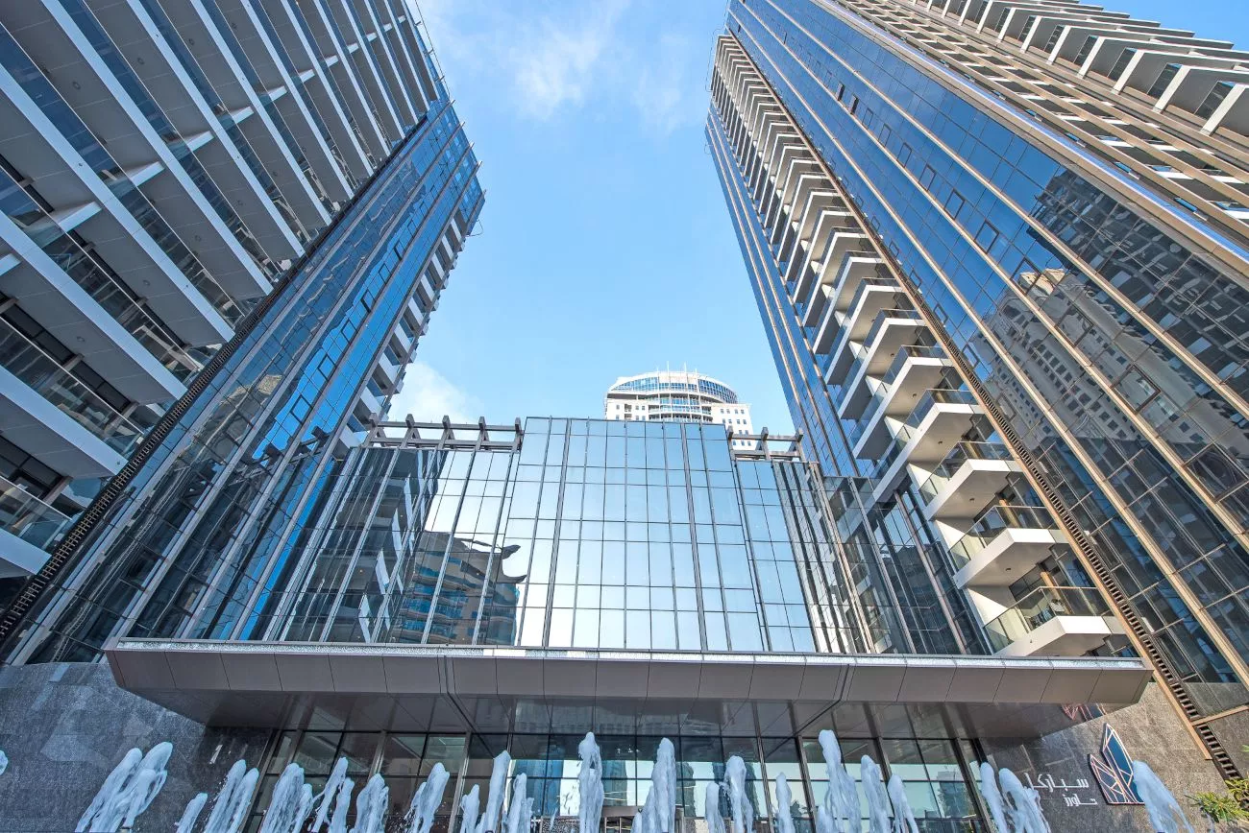 Discover Sparkle Towers: Iconic Dubai Marina Living