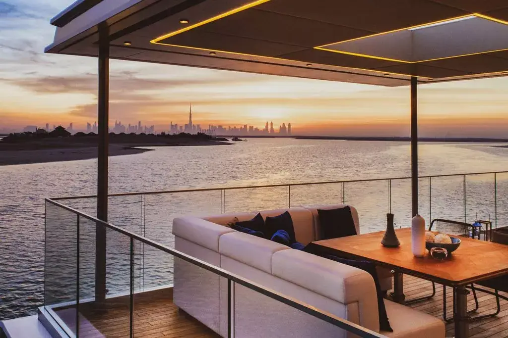 Le hippocampe flottant — Social & Événement — Espace Lounge — amenity | Profound Properties, Dubai