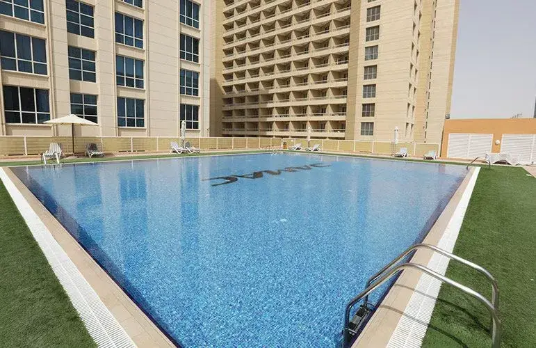 湖畔塔 — 游泳池 — 室外游泳池 — amenity | Profound Properties, Dubai