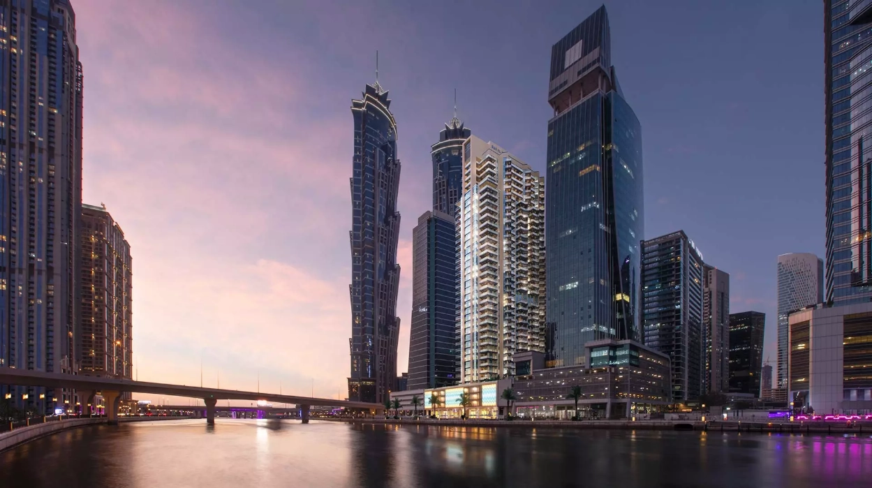 米索尼的城市绿洲 — Water view, City view | Profound Properties, Dubai