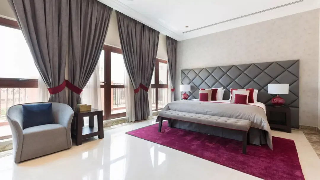 Оранжевое озеро — Должен быть — Встроенные шкафы — feature | Profound Properties, Dubai