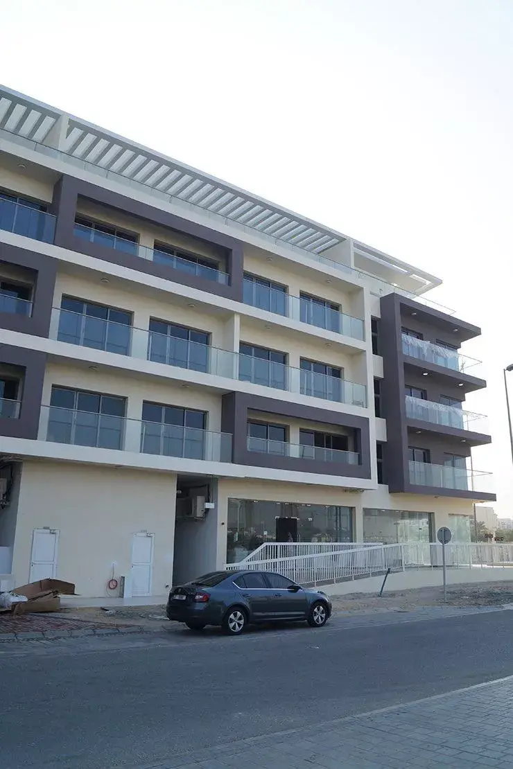 Prime JVC Location and Amenities