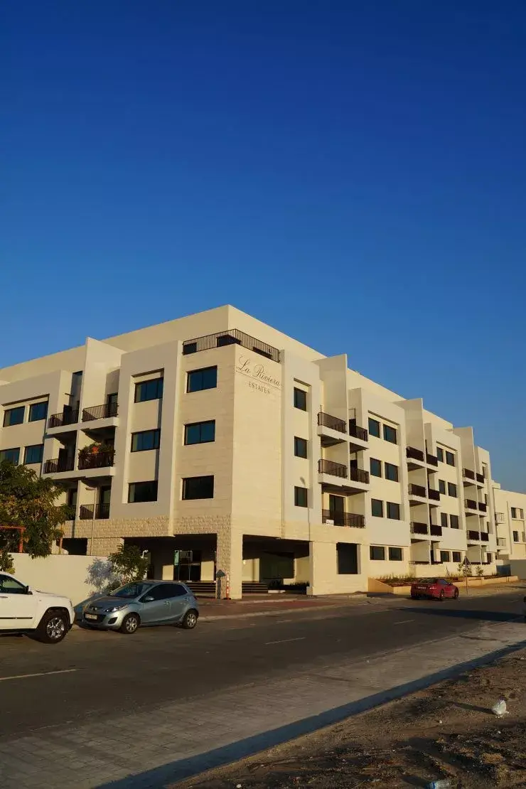 لا ريفييرا — يجب أن يكون — شرفة — feature | Profound Properties, Dubai