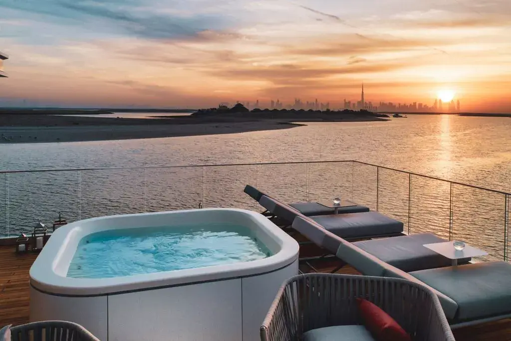 Le hippocampe flottant — Santé & Bien-être — Jacuzzis — amenity | Profound Properties, Dubai