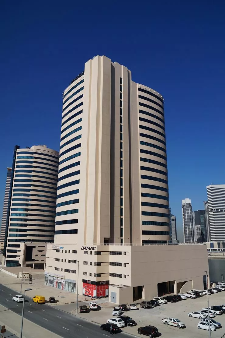 Experience Business Bay's Vibrant Lifestyle