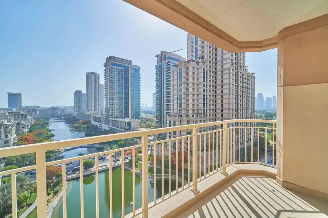 Mosela Waterside Residences — Muss haben — Balkon — feature | Profound Properties, Dubai